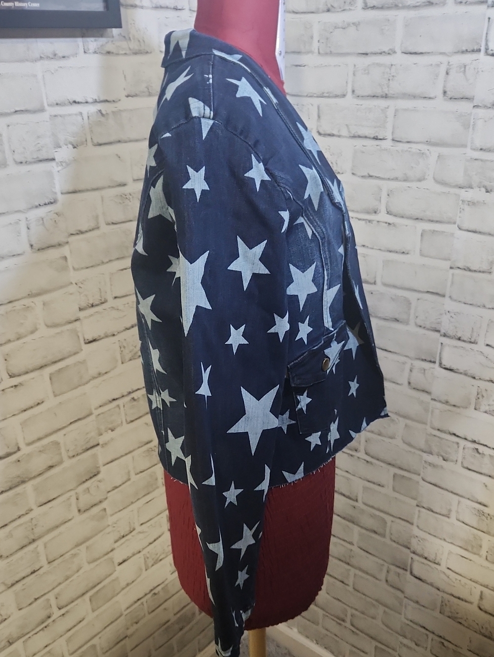 Turquoise Haven Women’s Star Print Cropped Denim Jacket - Navy - Picture 3 of 9